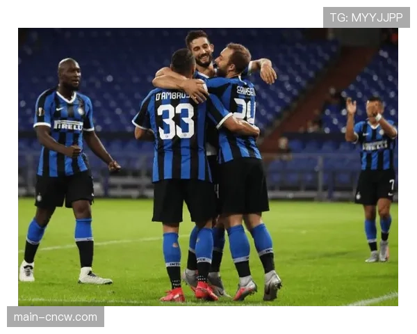 特写：帕尔马门将三次神扑力保球门不失，抵御国际米兰潮水般进攻