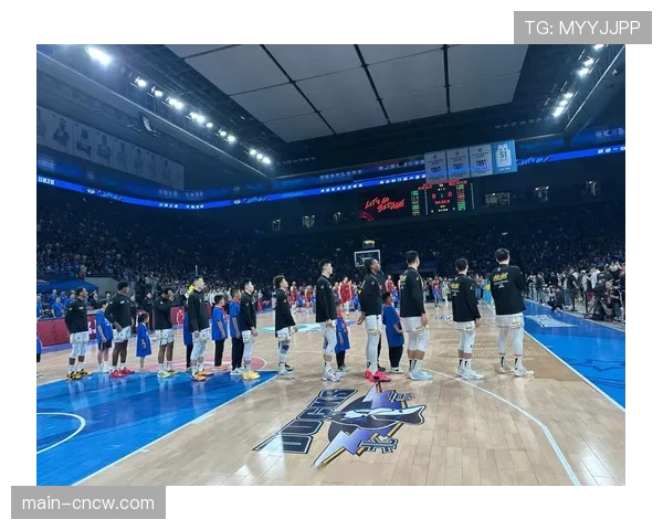 【2026年4月CBA联赛媒体版权与商业变革趋势·赛中·花絮总决赛现场，观众通过AR互动为指定球员加油，数据将决定慈善捐款流向